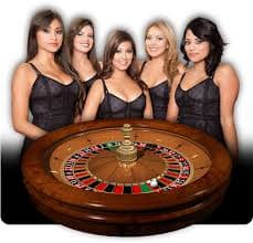 Studio kasino langsung sadayu88 dengan dealer, roda roulette, dan kamera multi-sudut